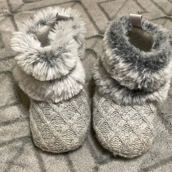 Stepping stones grey fur booties size 6-9 months - Picture 1 of 5